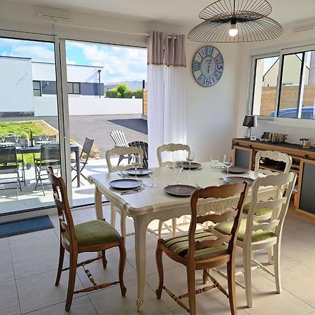 Single Storey Holiday Home In Cléder 외부 사진