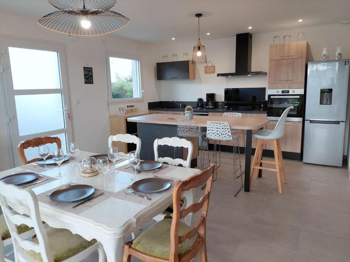 Single Storey Holiday Home In Cléder 외부 사진