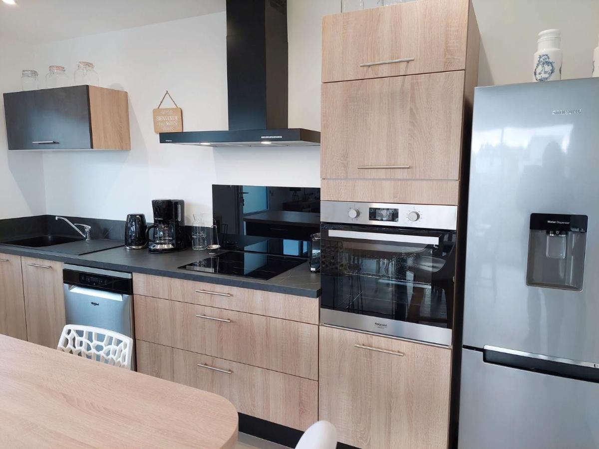 Single Storey Holiday Home In Cléder 외부 사진