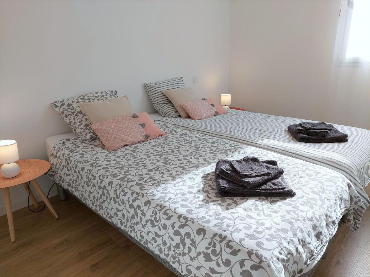 Single Storey Holiday Home In Cléder 외부 사진