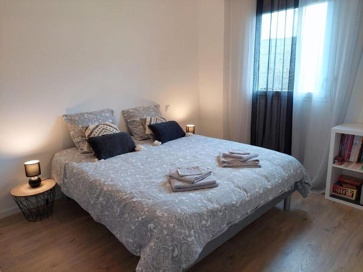 Single Storey Holiday Home In Cléder 외부 사진