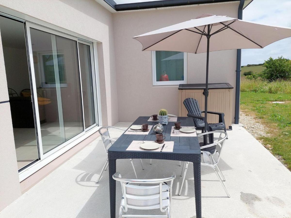 Single Storey Holiday Home In Cléder 외부 사진